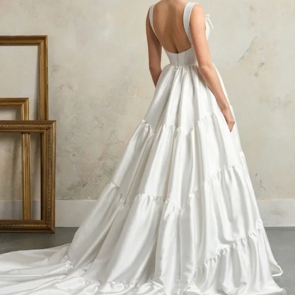 Elegant White Bridal Gown - Picture 5 of 6